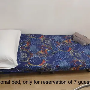 Your Lovely Home, Porta Venezia-1 Queen Bed, 3 Single Beds, 1 Sofa Bed- Appartement